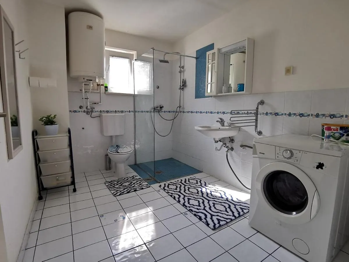 Apartment Simona - Extra Comfort With Large Terrace And Jacuzzi Барбарига